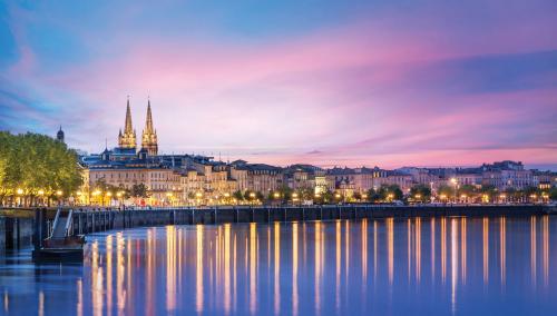 Bordeaux at night
